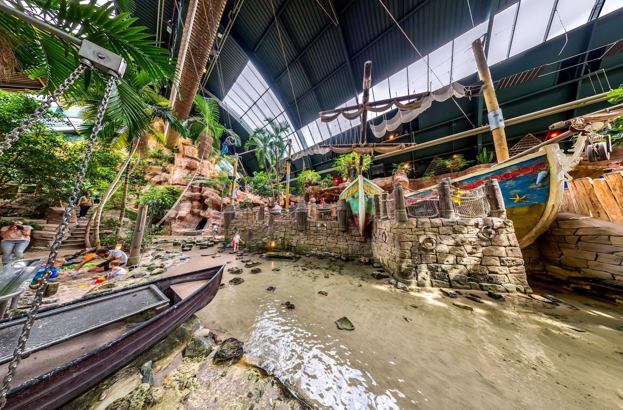 Hotel De Vossemeren By Center Parcs Lommel Exterior photo