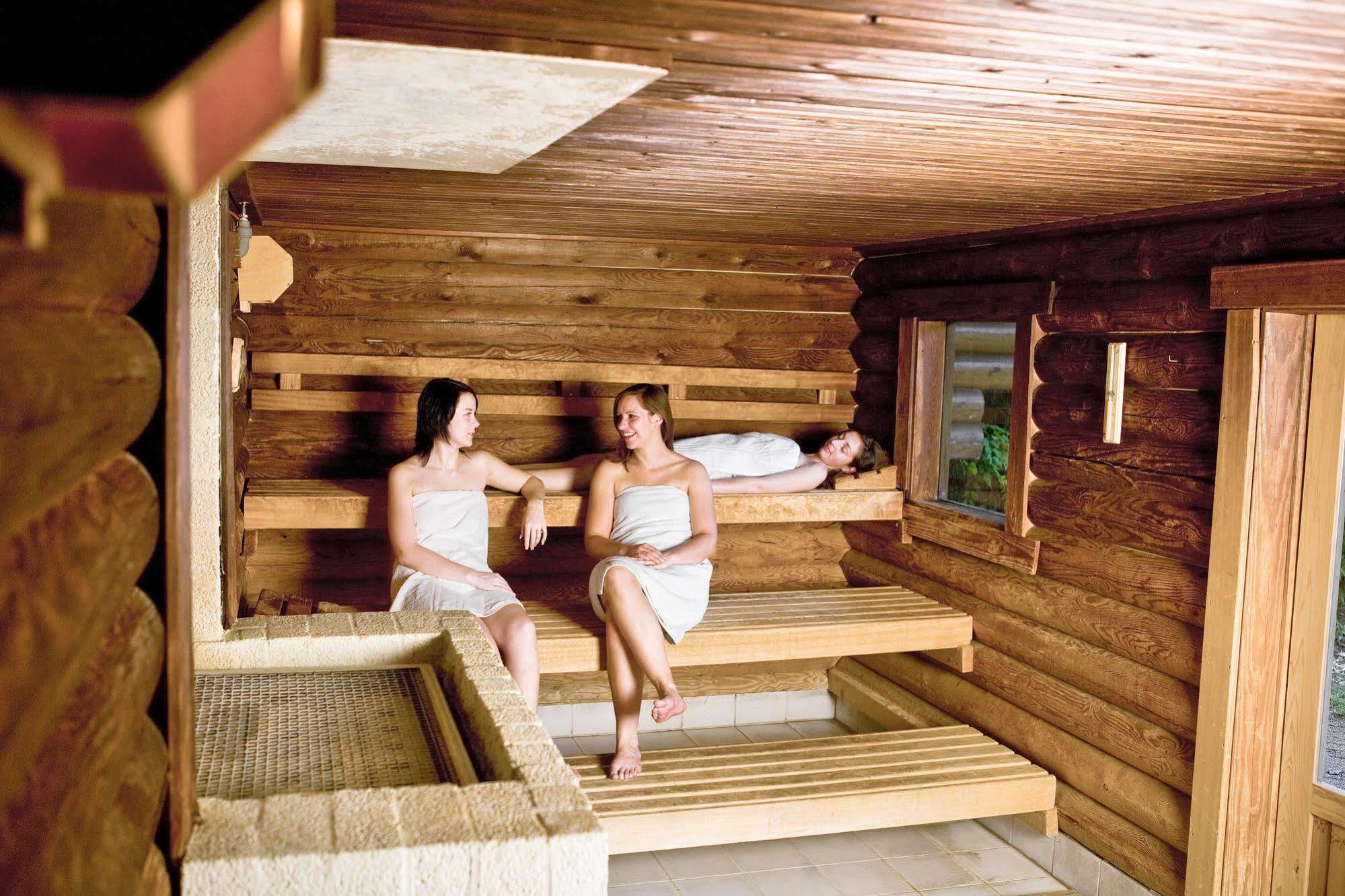 Hotel De Vossemeren By Center Parcs Lommel Exterior photo